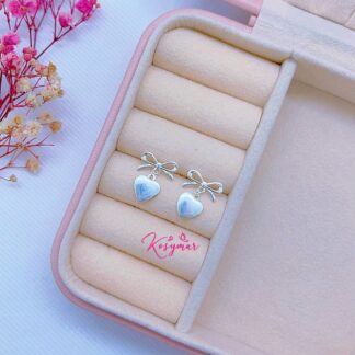 Aretes amor enlazado