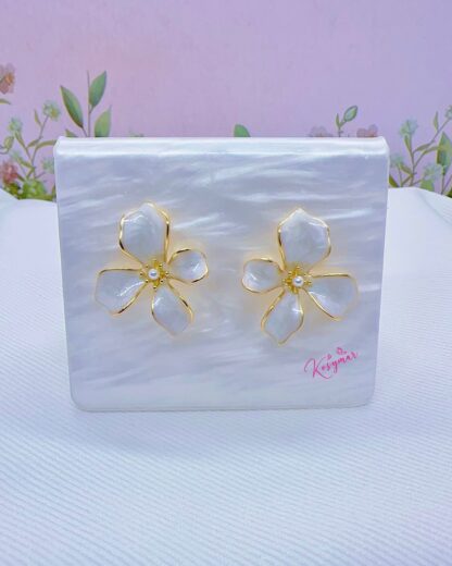 Aretes florecidos