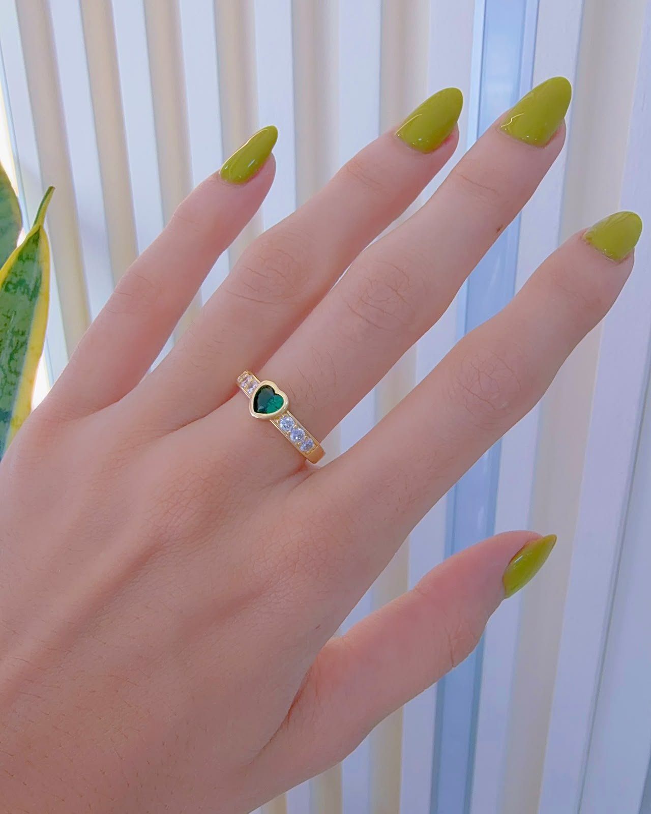 Anillo Melina