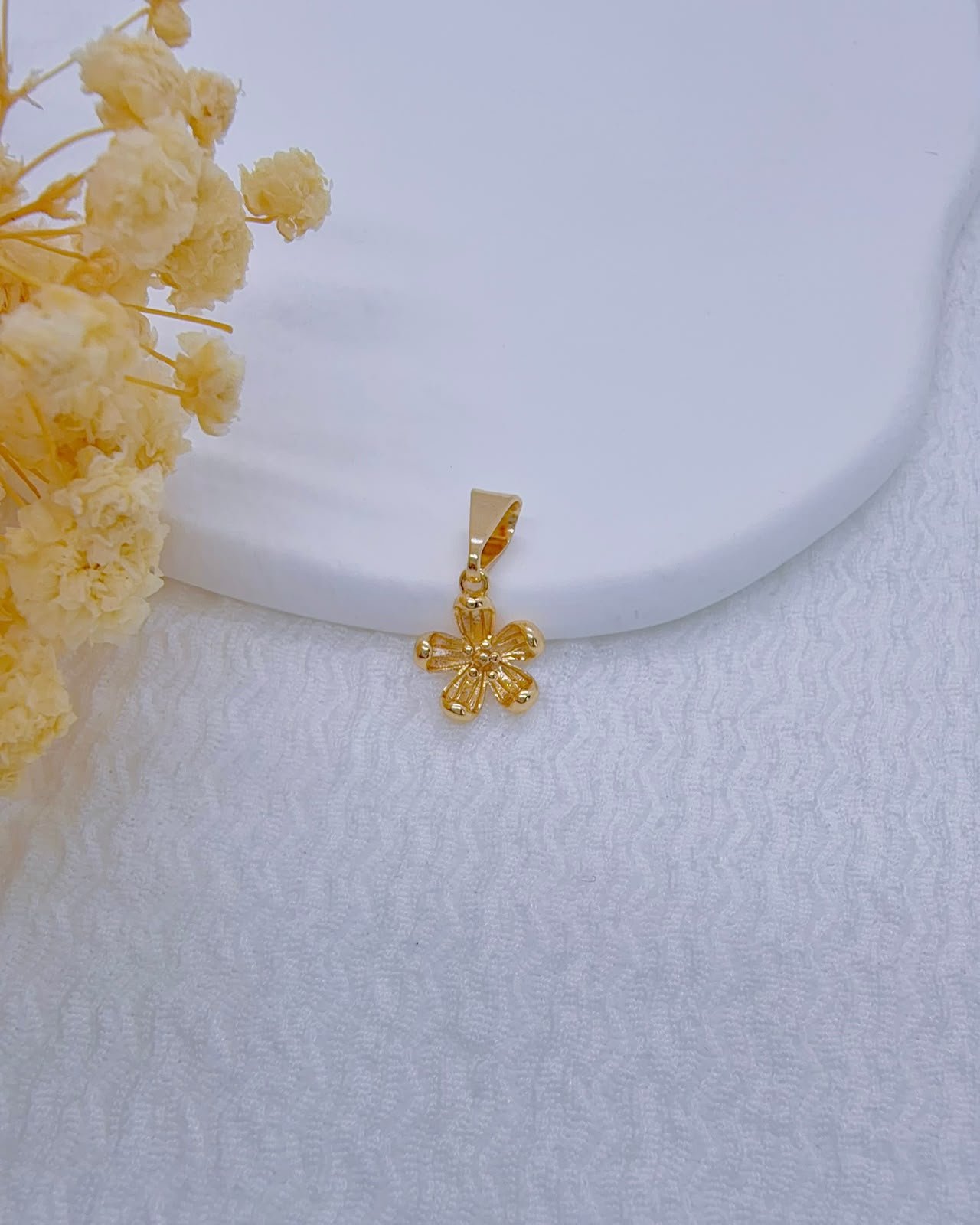 Dije Elowen
*Oro Laminado